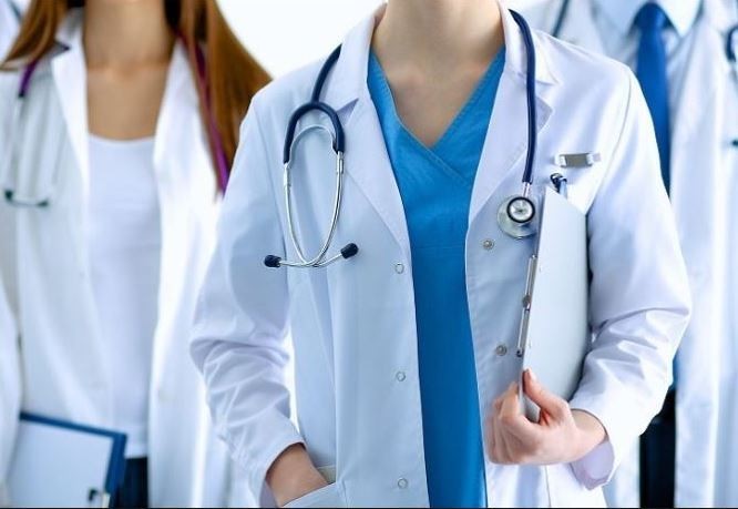 नक्कली डाक्टर बनेर लुटपाट गरेपछि....