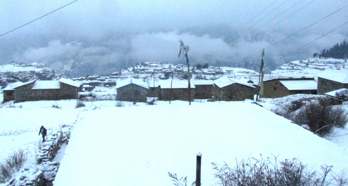 हुम्लामा लगातार हिमपात