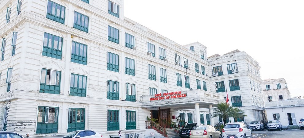 सङ्घलाई जिडिपीको पाँच र प्रदेश तथा स्थानीय तहलाई राजस्वको १२ प्रतिशत नबढ्ने गरी ऋण उठाउन सिफारिस