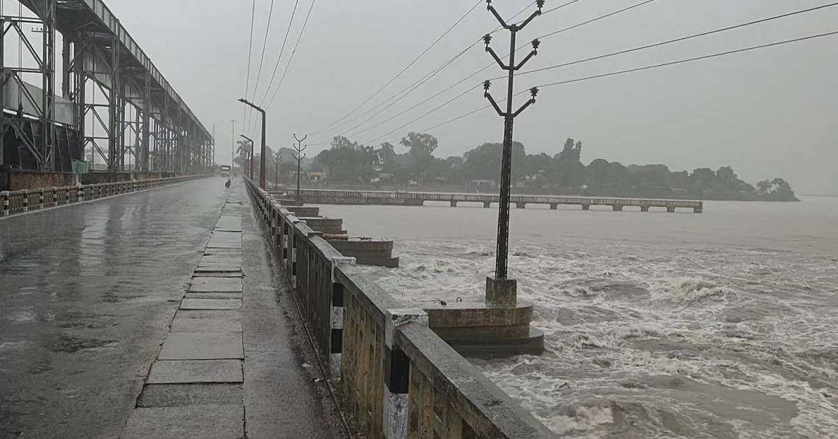 सप्तकोशी नदीमा जलवहाव उच्च :  कोशी ब्यारेजका ५० ढोका खोलिए