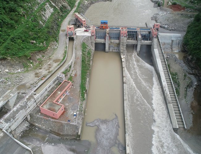एक सातामा दुई जलविद्युत् आयोजनामा बैंक तथा वित्तीय संस्थाले रु २६ अर्ब बराबरको ऋण लगानी गर्ने
