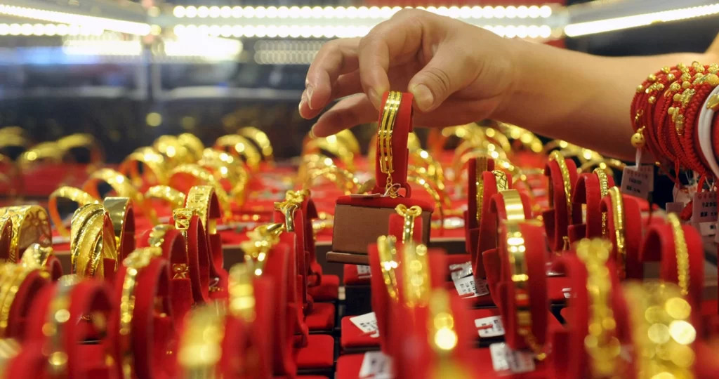 Gold price sets new record, trading at Rs 197,900 per tola