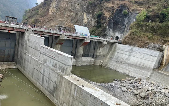 म्याग्दीको रघुगङ्गा गाउँपालिकामा जलविद्युत् आयोजना निर्माण कार्यमा स्थानीय बासिन्दाले ३१ बुँदे माग