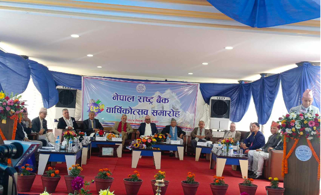 आर्थिक गतिविधि चलायमान बनाउने आधार सिर्जना भएको गभर्नर अधिकारीको भनाइ