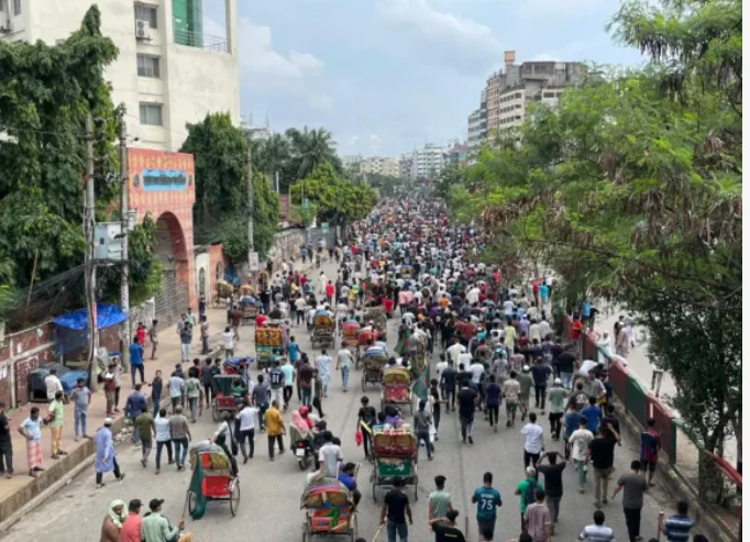 बंगलादेशी प्रधानमन्त्री हसिनाले आधिकारिक निवास छोडिन्, उग्र हँदै गएको आन्दोलनको बीच सेनाले सम्बोधन गर्ने सम्भवाना