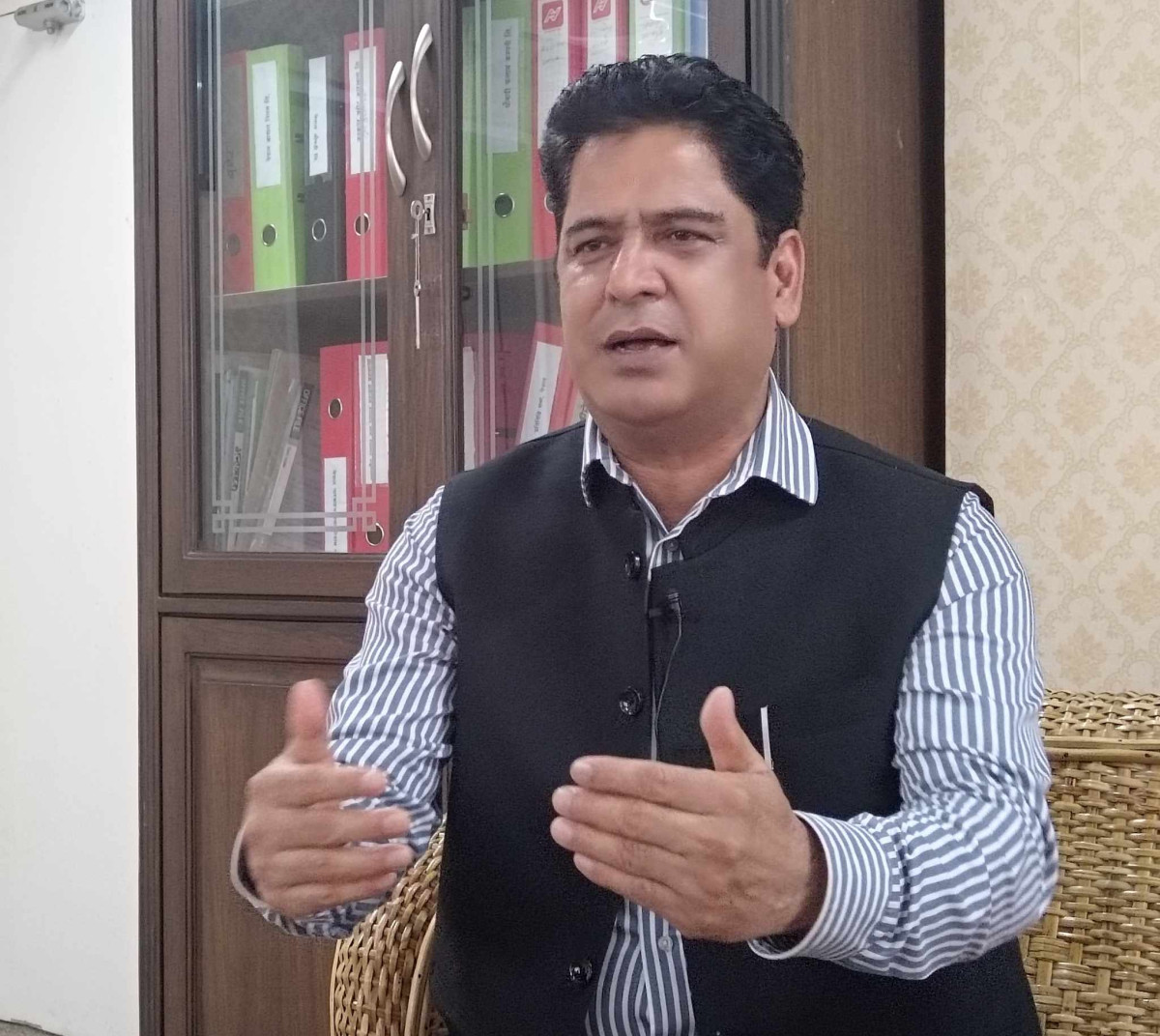 खुला बजारमा उद्योगीले मूल्य तोक्ने भन्दै मूल्य बढाउने उद्योगीहरूको पक्षमा उभिए उद्योगमन्त्री भण्डारी