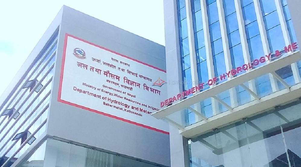 बङ्गालको खाडीबाट जलवाष्पयुक्त हावा भित्रिदा हल्का वर्षा