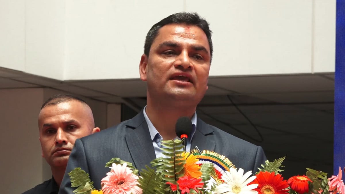 अस्पतालको फार्मेसीमा सबै औषधि उपलब्ध हुनपर्छ : मन्त्री पौडेल