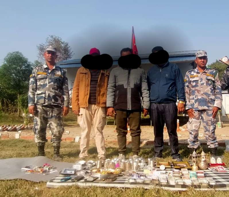 सुन, चाँदी र विदेशी मुद्रासहित कैलालीबाट तीनजना  पक्राउ