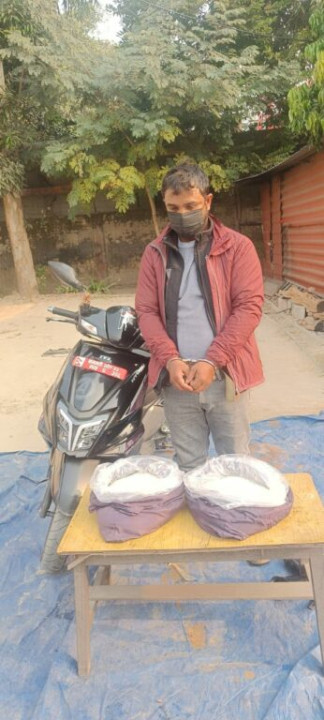 ६० किलो चाँदीसहित एक जना प्रकाउ