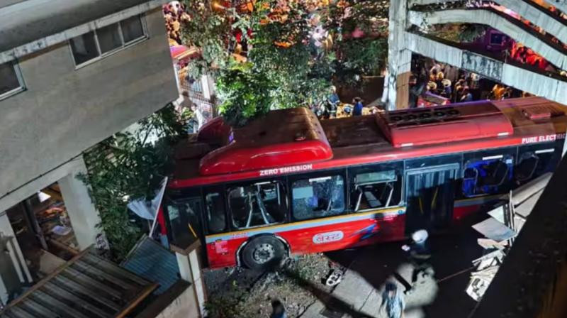 मुम्बईको कुर्ला पश्चिममा चार जनाको मृत्यु, २५ घाइते