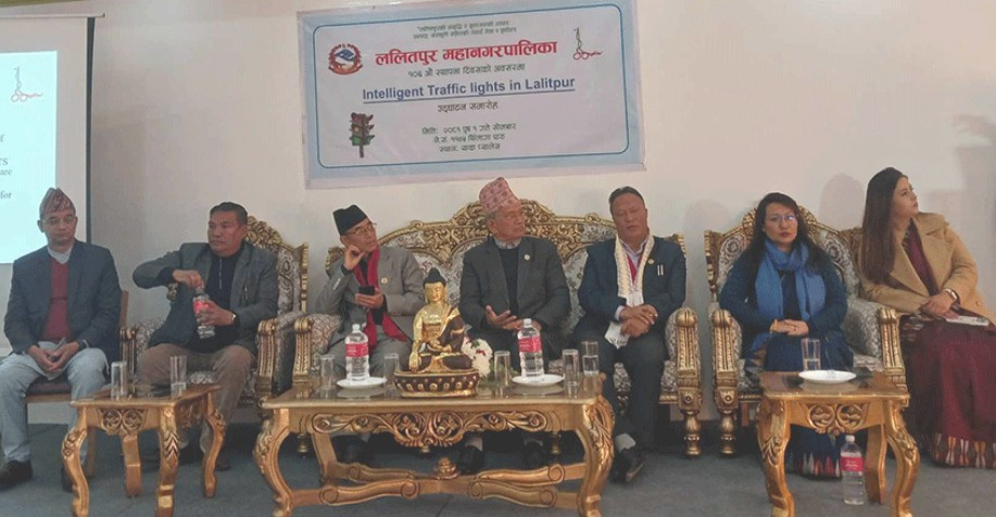 नेपालकै पहिलो एआई ट्राफिक लाइट ललितपुरमा , जता बढी गाडी त्यताको रुट खोल्ने  लाइट