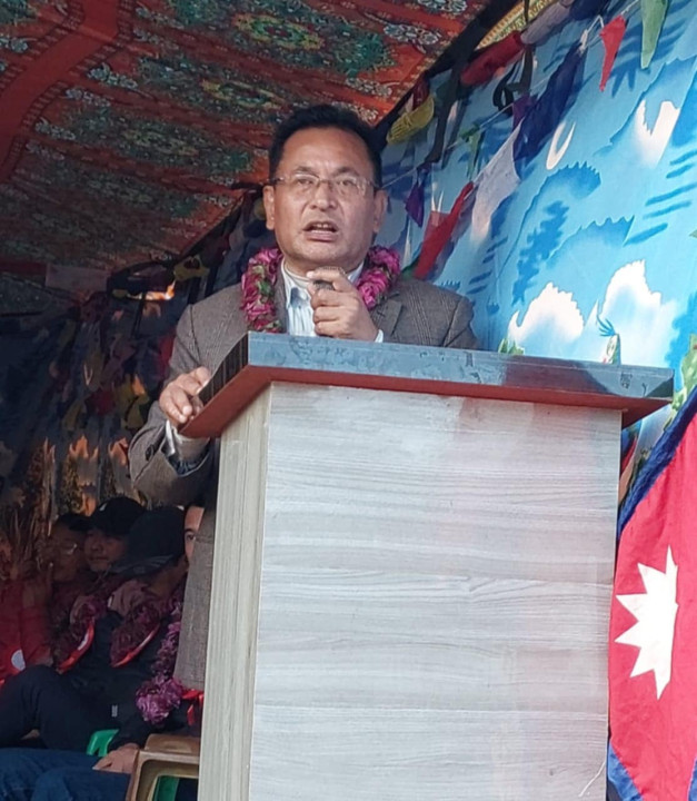 लाेकतन्त्र, गणतन्त्र र सङ्घीयताबारे पाठ्यक्रममा राखेर पढाउनु पर्छ : सांसद श्रेष्ठ