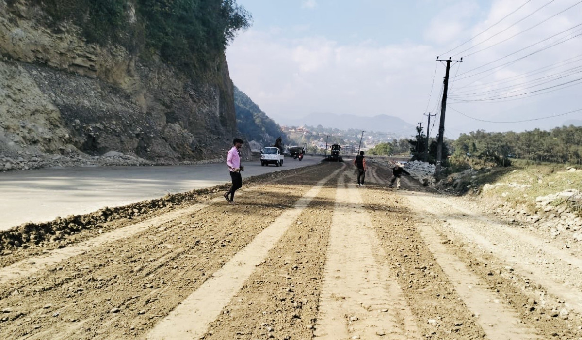 हरिचोक–याम्दी सडक स्तरोन्नतिको काम तीव्र