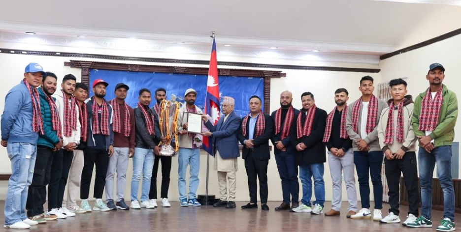 प्रधानमन्त्री ओलीले एनपीएल विजेता जनकपुर बोल्टसलाई बालुवाटार बोलाएर सम्मान गरे