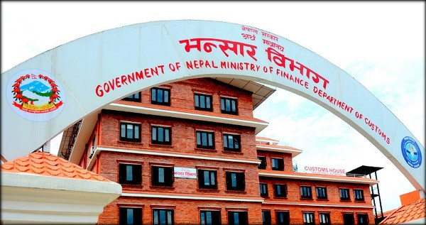 व्यापार घाटा १३ खर्ब ३ अर्ब ७३ करोड ८६ लाख ४२ हजार