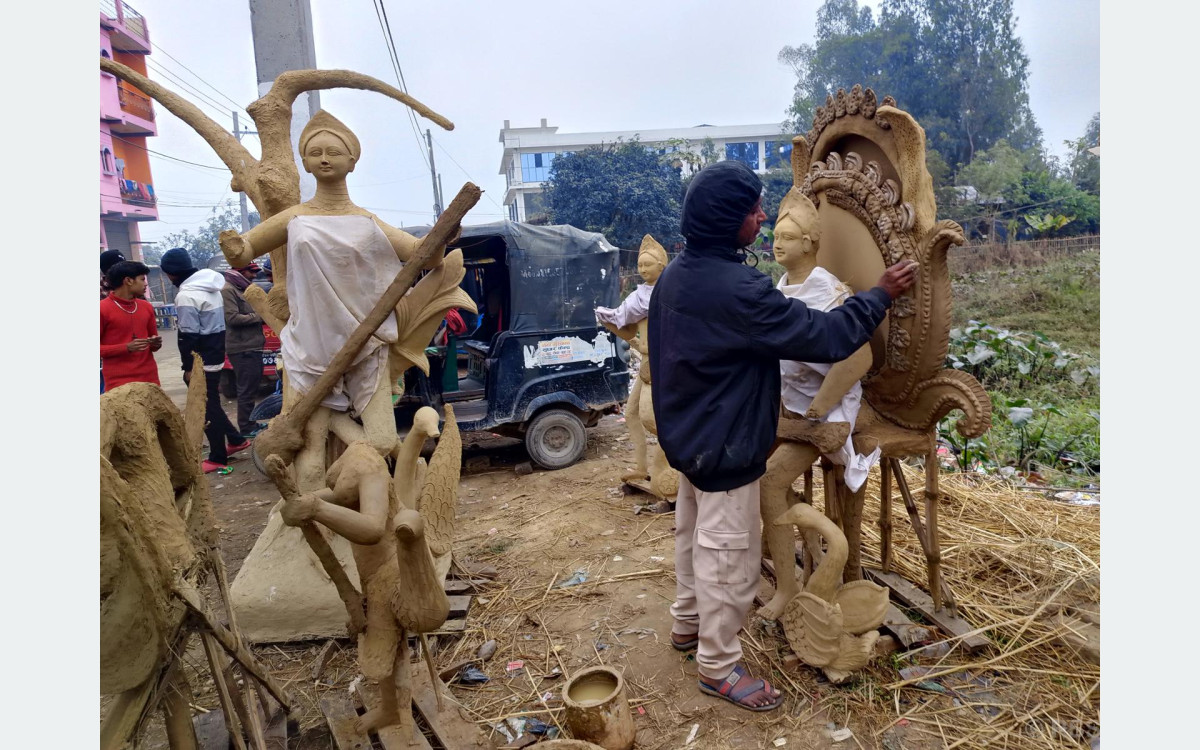 महोत्तरीमा सरस्वती पूजा तयारी तीव्र: वार्षिक ३.५ लाखसम्म आम्दानी र बढ्दो मागको सामना