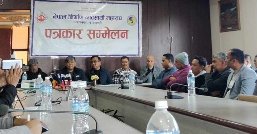 आन्दोलनरत निर्माण व्यवसायीहरू शुक्रबार सडकमा उत्रिँदै