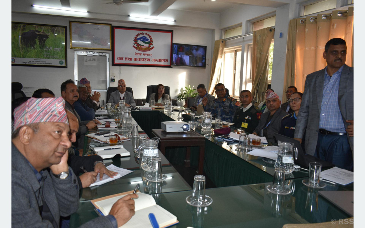 वनभित्र सुकेका झिजामिजा, पत्कर र झाडी डढेलोका प्रमुख कारक बन्दै