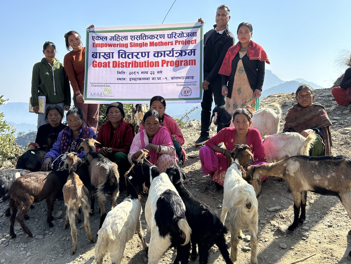 एकल  चेपाङ महिलालाई बाख्रा वितरण