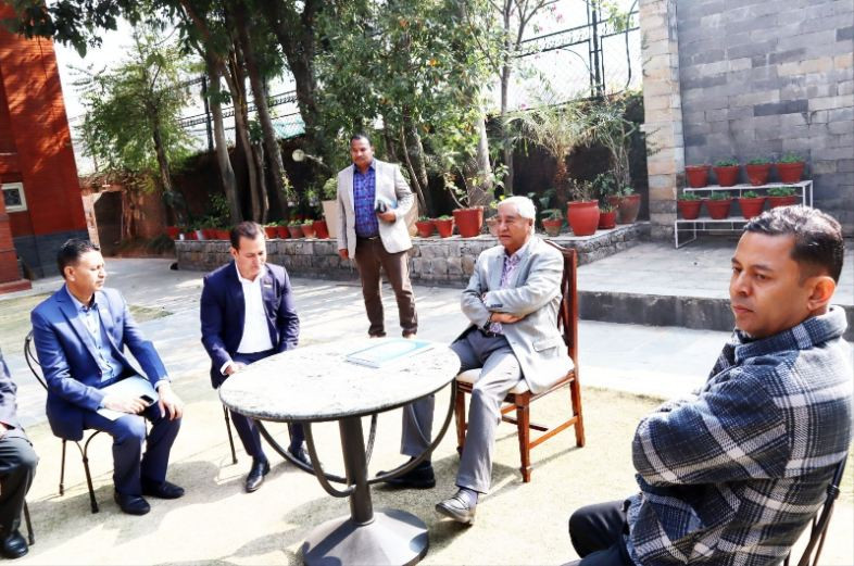 सत्तासीन कांग्रेसका सभापति देउवासमक्ष ऊर्जा उद्यमीहरूको दुखेसो