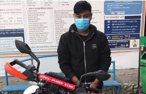 भन्सार छली गरी ल्याइएको मोटरसाइकलसहित सवार पक्राउ