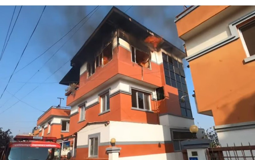 ललितपुरको सुनाकोठीस्थित सिभिल होम्समा आगलागी