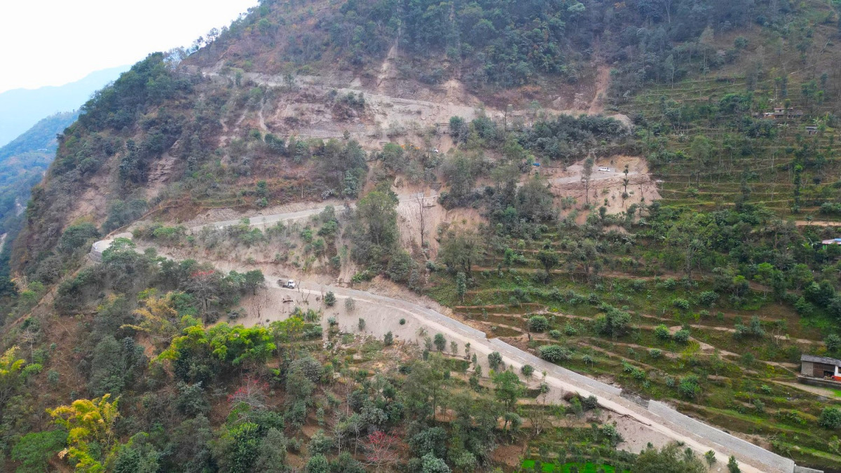 मार्ग खुलेको १५ वर्षपछि सडक स्तरोन्नति