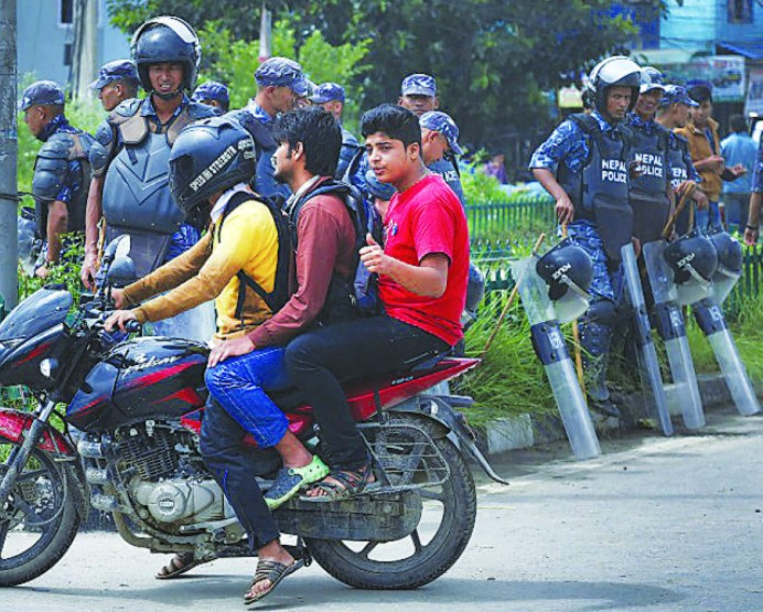 पछाडि बस्नेहरूका लागि हेल्मेट अनिवार्य गर्ने नीतिगत व्यवस्था गर्न फेरि जुट्यो  सरकार